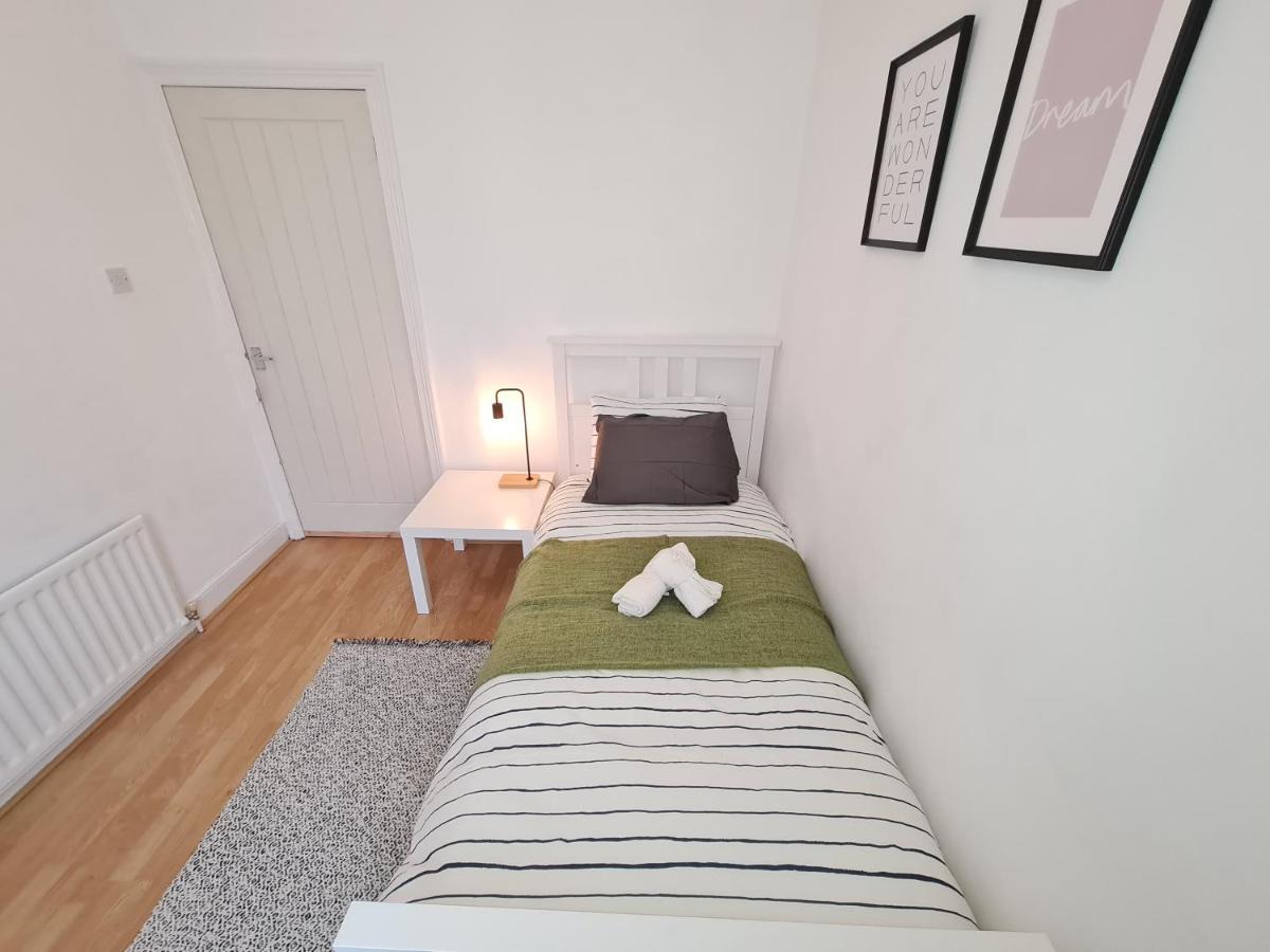 Ferienwohnung Large 3 Bed Flat, Free Parking Newcastle upon Tyne Exterior foto