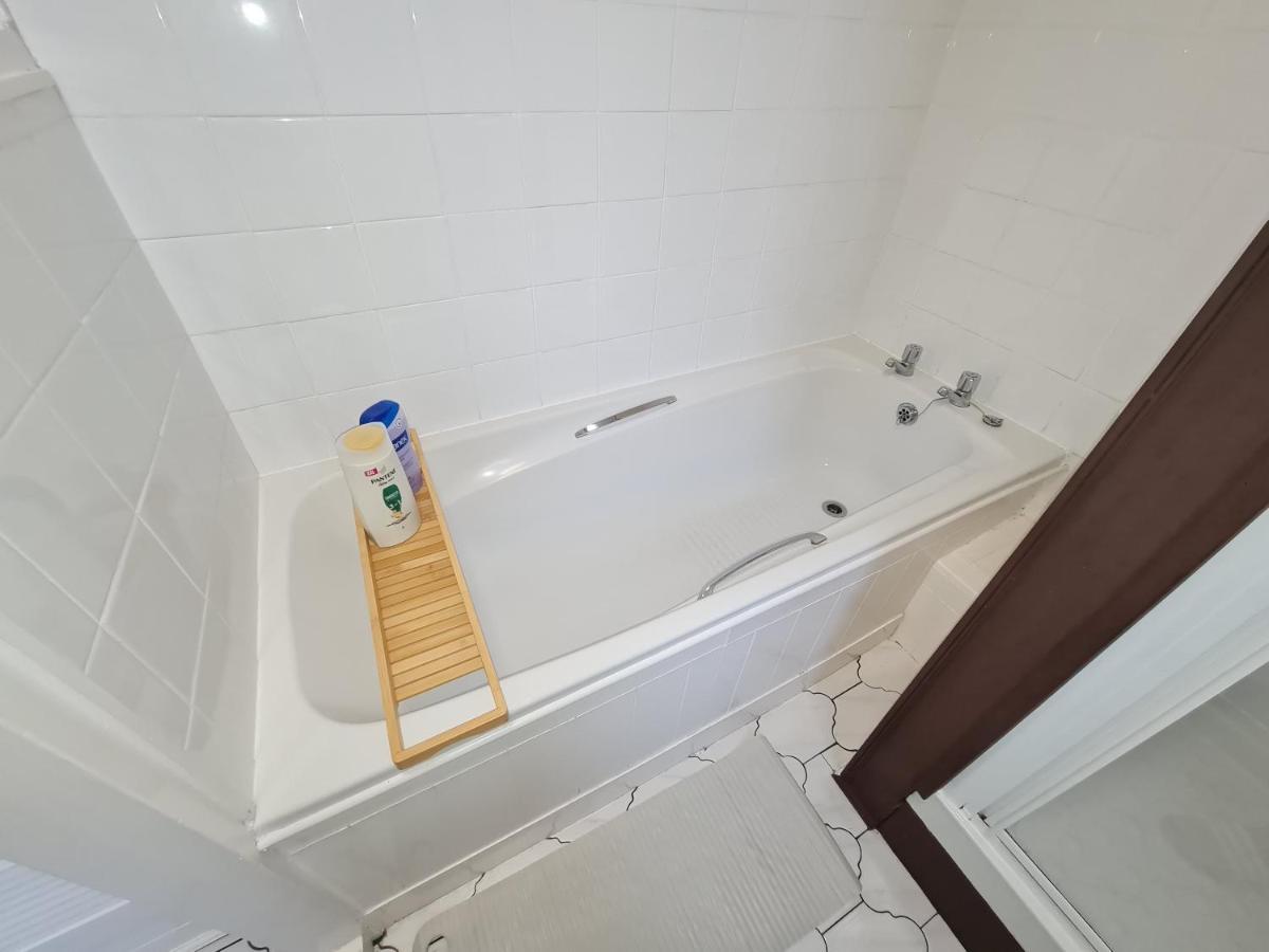Ferienwohnung Large 3 Bed Flat, Free Parking Newcastle upon Tyne Exterior foto